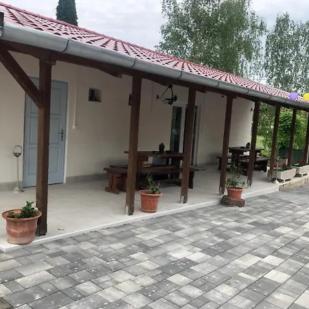 Klara Apartmanhaz أورفو