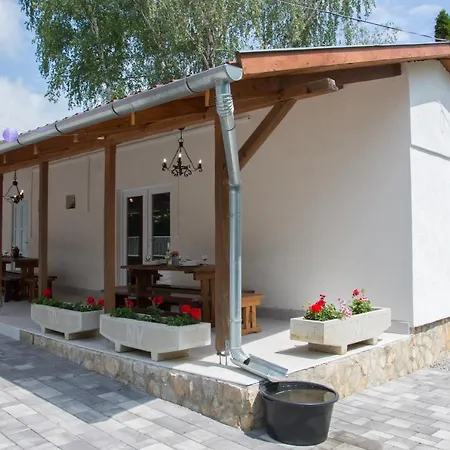 شقة Klara Apartmanhaz