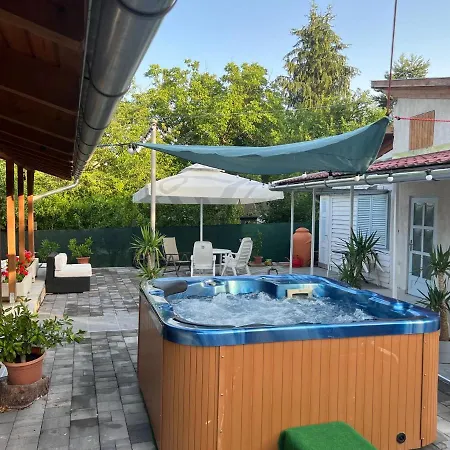 Klara Apartmanhaz أورفو