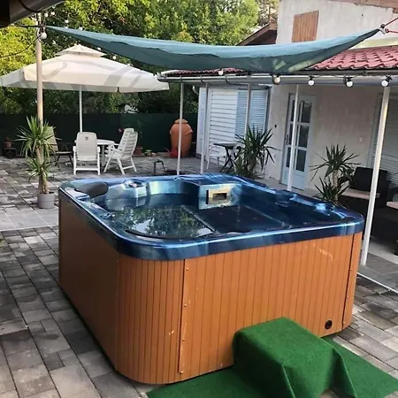 Klara Apartmanhaz * Orfu